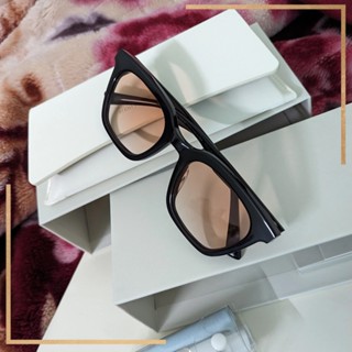 Kính mát Gentle Monster Momati 01(OR) mắt cam, dáng vuông, chất liệu nhựa