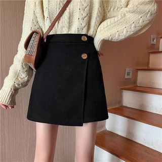Chân váy ngắn dáng A vạt lệch phối khuy vàng xuất Hàn