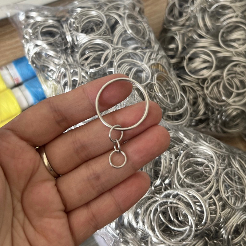 1kg móc khóa hơn 300 cái