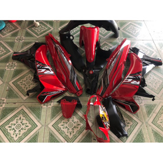 Dàn áo sirius đỏ cờ phối đen, ốp trước si hello, hàng 1/2.Dán sẵn tem, chưa kèm pha đèn.