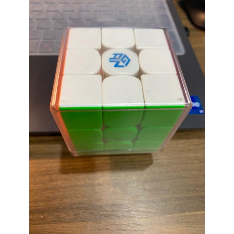 rubik gan 12 uv