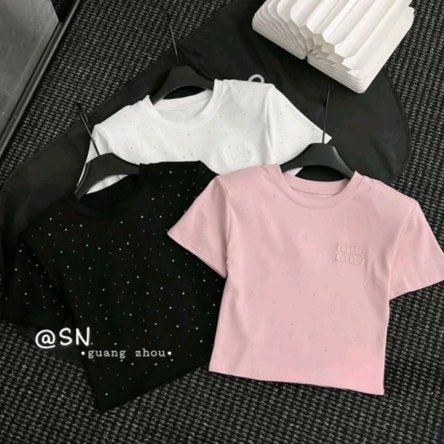 Áo phông M đá croptop hàng QC