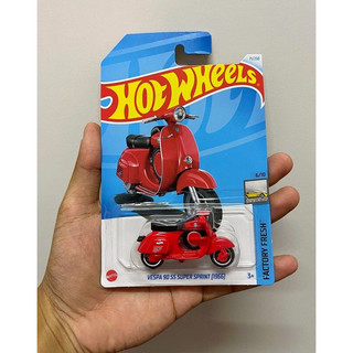 Xe hotwheels vespa 90 ss super sprin
