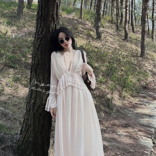 Váy tơ dáng dài cổ V tay loe