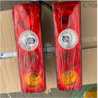 Đèn hậu xe Trung Quốc, đèn hậu xe tải led 12v 4 khoang tròn.