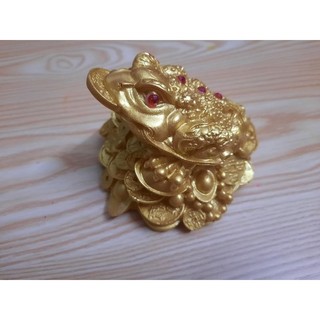 Tượng đá đúc cóc vàng