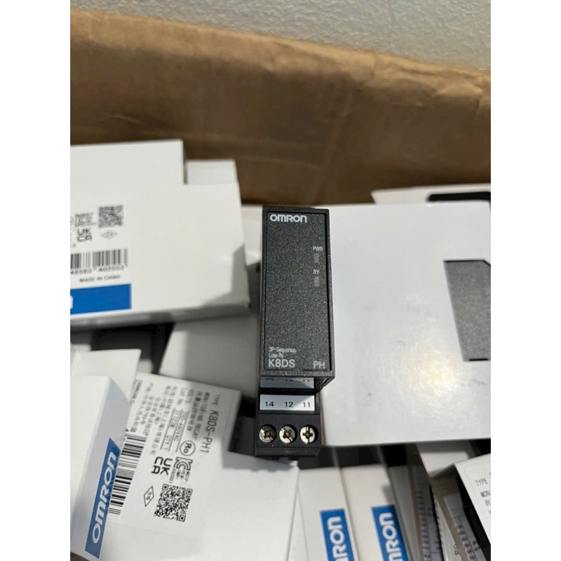 Rơle bảo vệ điện áp Omron K8DS-PH1