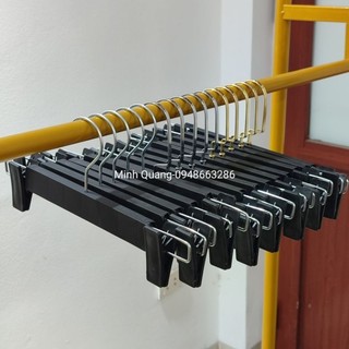móc treo quần áo-kẹp nhựa đen-kẹp quần, chân váy,...chuyên dùng cho shop-gia đình,...