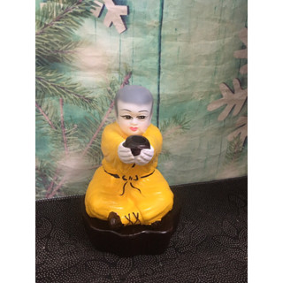 Xông trầm hình Chú Tiểu bằng sứ chiêu Tài Lộc