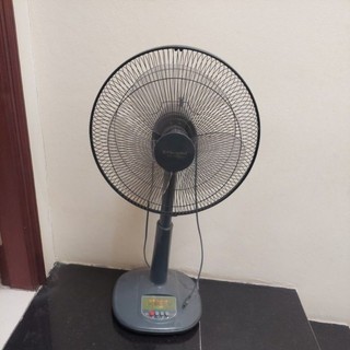 Quạt cây lửng chính hãng  CHINGHAI HS-802