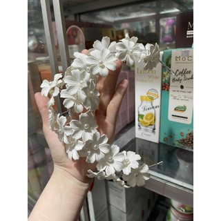Hoa cài tóc cô dâu