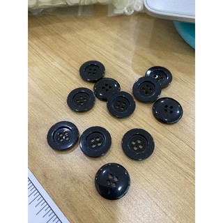 (LOẠI DÀY ĐẸP) Cúc Nhựa cho Quần Âu 15/17/20mm màu đen -4 Holes Fancy button 28L in Black- Hangmot88