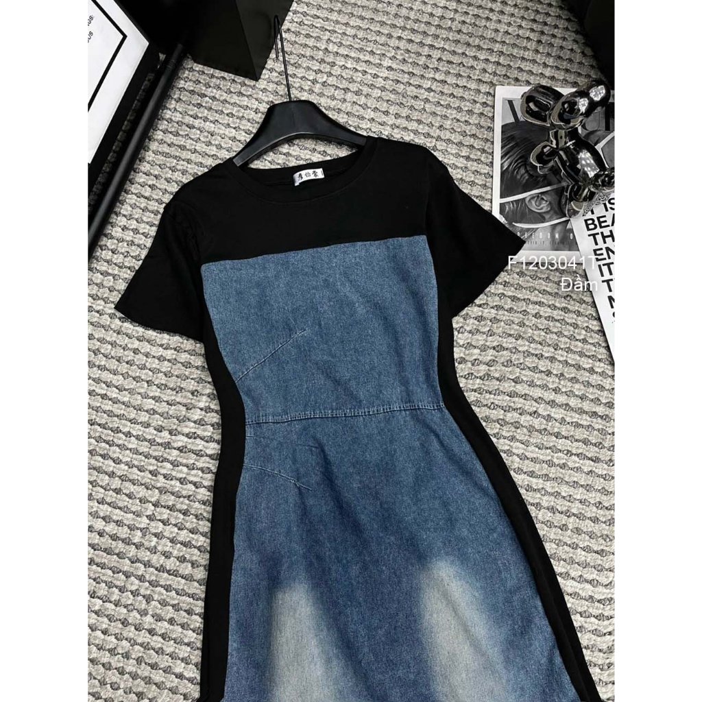 Đầm kiểu jean phối thun đen vạt xéo xẻ tà sau dáng dài tay ngắn hàng đẹp! TOMBI SHOP
