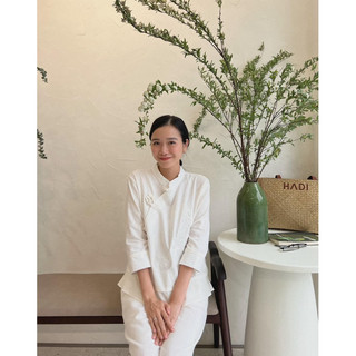 Pháp phục trắng linen hoa sen