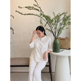 Pháp phục trắng linen hoa sen