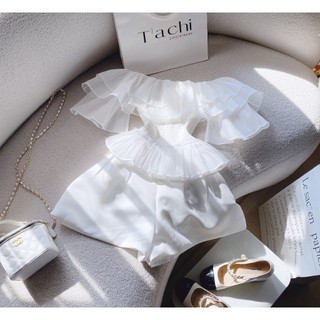 Set áo bẹt vai xếp tầng bèo bo eo peplum trắng mocking chun + quần short trắng