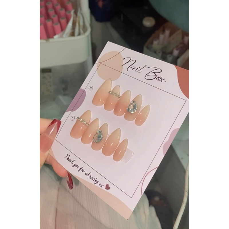 Nail box kèm keo ( đọc kỹ mô tả)