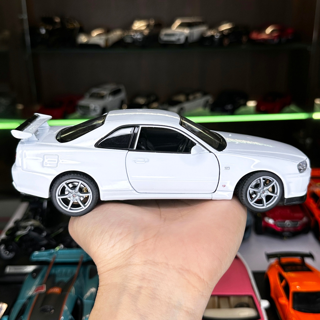 Mô hình xe ô tô tĩnh Nissan R34 Skyline tỉ lệ 1:24 hãng Welly 2 màu