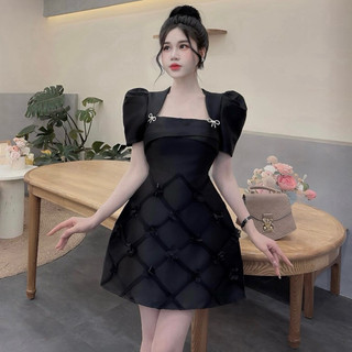 Váy tapta lưới xếp ô đính hoa