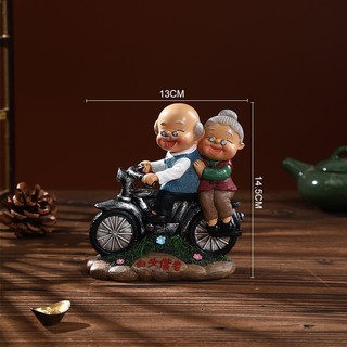 Tượng ông bà đi xe đạp hạnh phúc decor