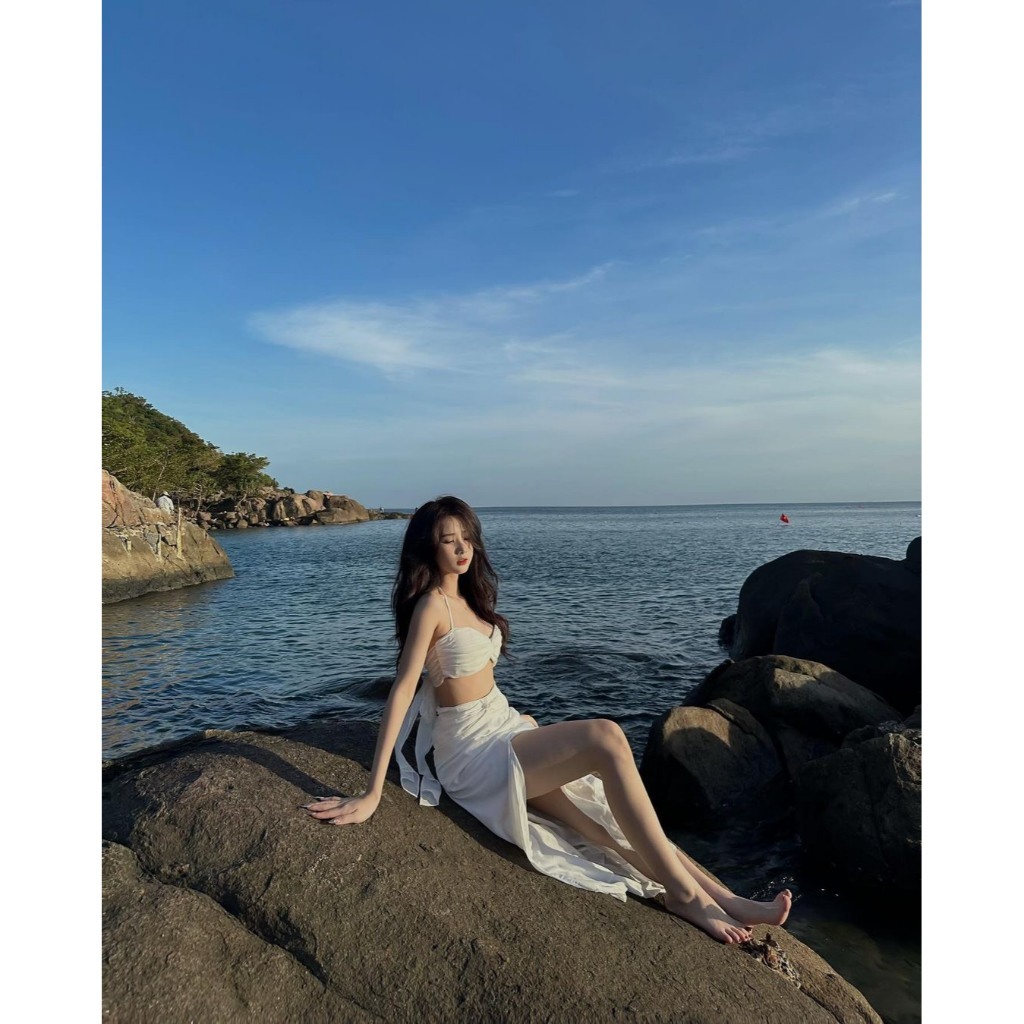 Set Áo 2 Dây Bikini Đi Biển Vierlin Thiết Kế Cúp Ngực Xẻ Đùi - Áo Cột Kèm Chân Váy Lụa Tằm Dày Dặn VBK010 | BigBuy360 - bigbuy360.vn