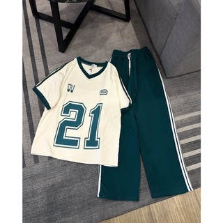 Set đồ nam nữ form rộng, áo thun số 21 kèm quần dài phối sọc dọc chất liệu cotton kiểu dáng thể thao