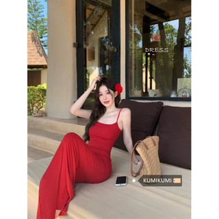 Váy đỏ đi biển quyến rũ