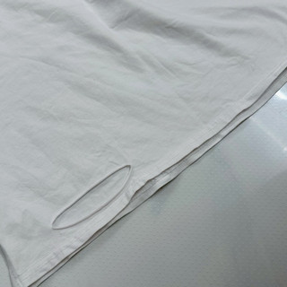 Áo thun basic đơn giản cách điệu thân áo
