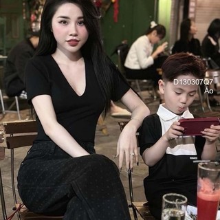 Áo thun ôm trơn tay ngắn cổ tim xẻ sâu 1303