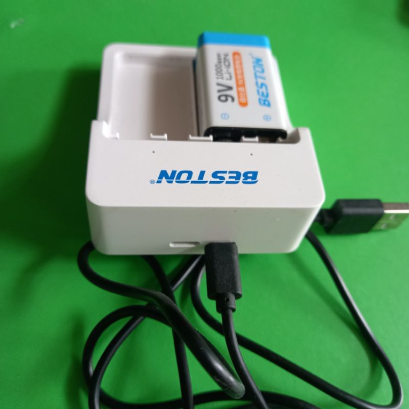 Bộ Pin sạc 9V Beston M7023L có tính năng sạc nhanh, tự ngắt khi đầy, đèn báo thông minh dùng cho micro, đồng hồ vạn năng