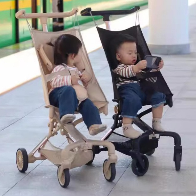 Xe đẩy du lịch gấp gọn cho bé ONEYE đi máy bay với trọng lượng siêu nhẹ, tải trọng đến 50kg, dễ dàng gấp bằng 1 tay