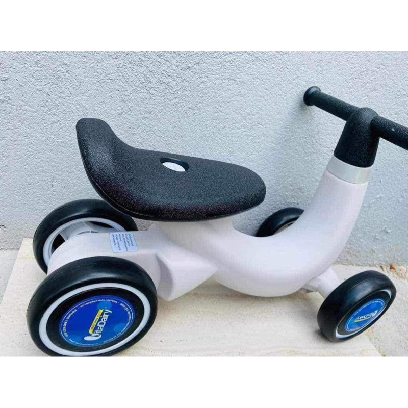 Xe chòi , xe chòi chân với thiết kế 4 bánh an toàn dành cho các bé dưới 36 tháng tuổi hàng khuyến mãi của sữa Vitadairy