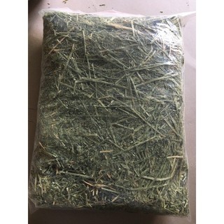 2 kg cỏ khô alfalfa chưa cắt ngắn
