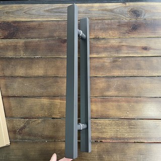 2 cái tay nắm cửa cổng,cửa nhôm hình hộp 25x38 bằng inox dài 60cm