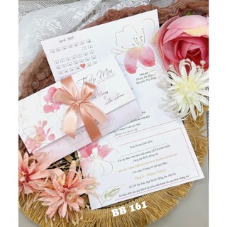 Thiệp cưới xinh gắn nơ