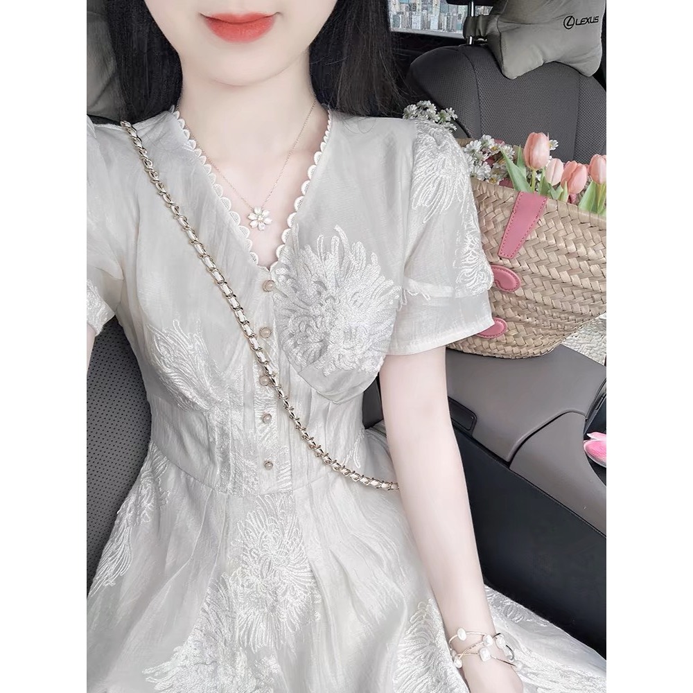 Váy ren dáng dài cổ V phối nút phong cách tiểu thư, thanh lịch-AMORA dress