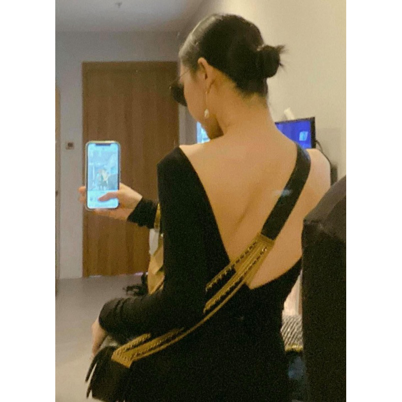 Áo bodysuit tay dài hở lưng