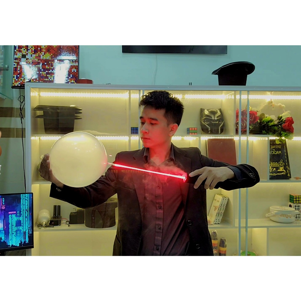 Kiếm Laser đâm bong bóng ảo thuật