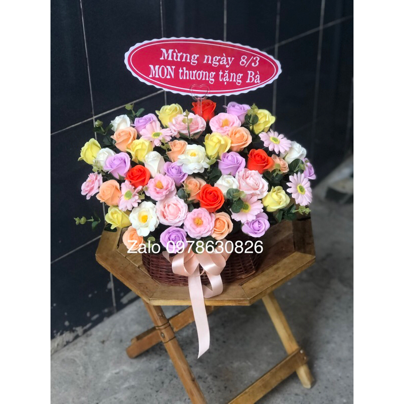 Lẵng hoa sáp thơm phối màu