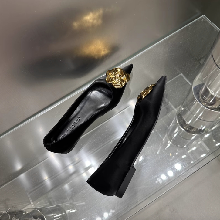 2023 Thu Đông Giày Búp Bê Đế Bằng Đính Hoa Mũi Nhọn Da Trơn Đế Mềm Đa Năng Cho Nữ