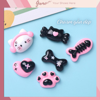 Bộ 12 Sticker, Charm 3D chủ đề Mèo hồng đen DIY Gamo nhựa cứng gắn Dép Cross, Dép Sục, Cá Sấu JB-124