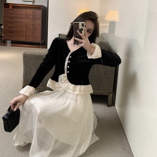 54. Bộ váy áo hàng có tại shop lựa live