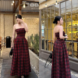 Đầm maxi kẻ đỏ kèm hoa
