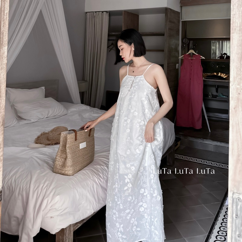 Váy xô thêu hoa nổi
