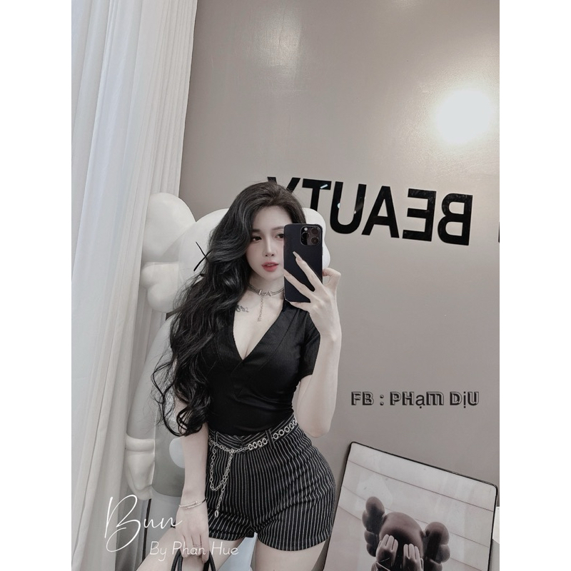 Set áo cổ V quần sooc kẻ trẻ trung hách dáng k kèm đai hàng chuẩn mẫu mặc nha