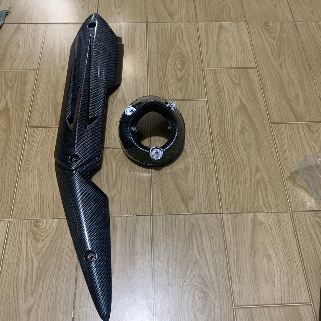 Ốp pô và chụp đích pô xe EXCITER 135 LC V6 màu CACBON