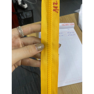cuộn dây khoá kéo răng nhựa 1m (bán theo mét)