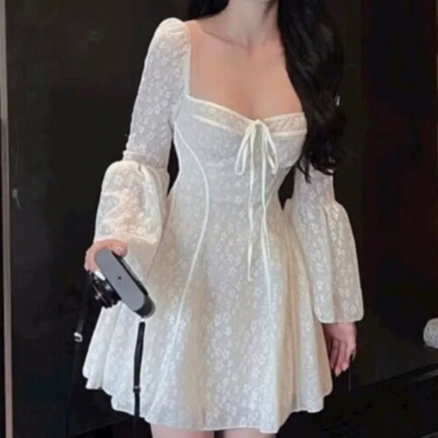 EL_Đầm váy nữ ren cúp xòe tay loe Erica Dress Trắng, Kem