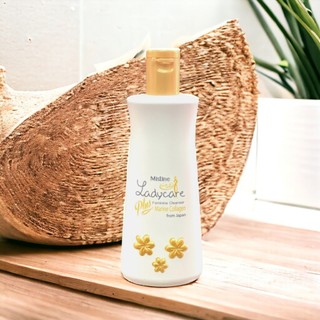 Dung dịch vệ sinh phụ nữ Mistine 200ml Thái Lan