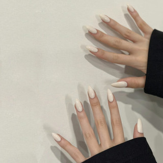 Móng tay giả Hin Nail form nhọn màu trắng basic sang chảnh
